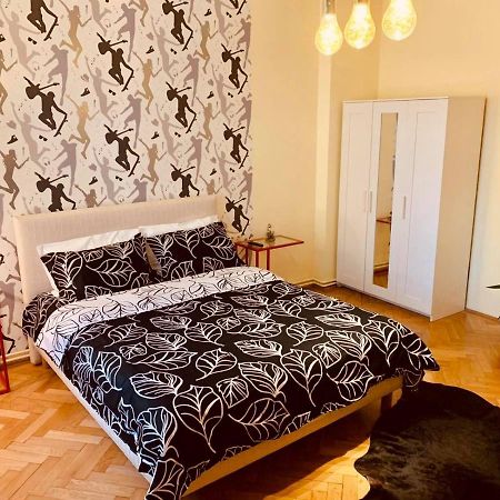 Cinematheque Ultracentral Apartment Sibiu Esterno foto