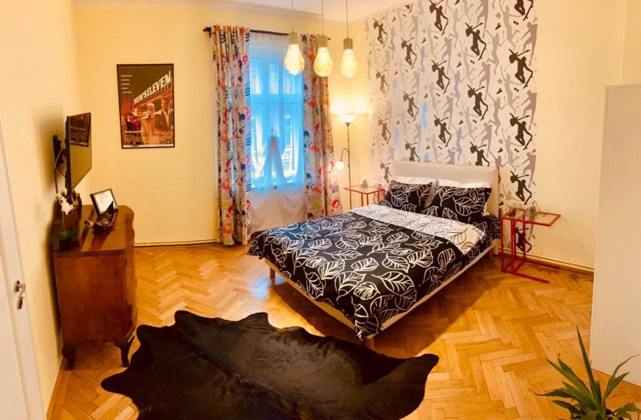 Cinematheque Ultracentral Apartment Sibiu Esterno foto