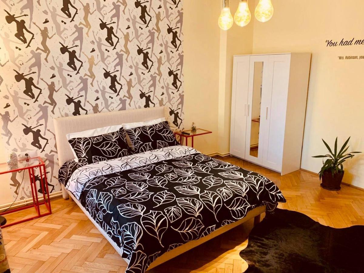Cinematheque Ultracentral Apartment Sibiu Esterno foto