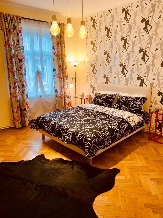 Cinematheque Ultracentral Apartment Sibiu Esterno foto
