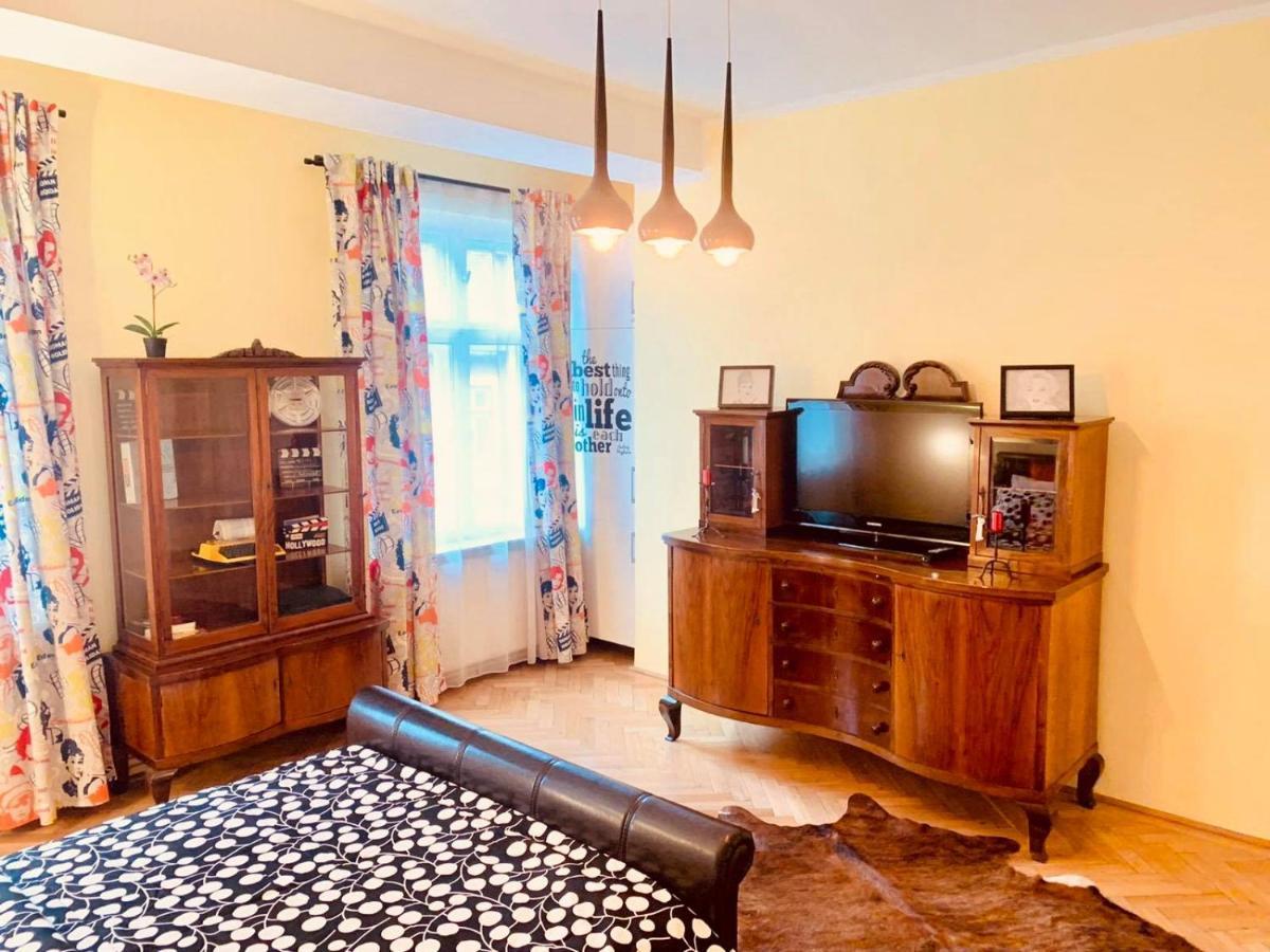 Cinematheque Ultracentral Apartment Sibiu Esterno foto